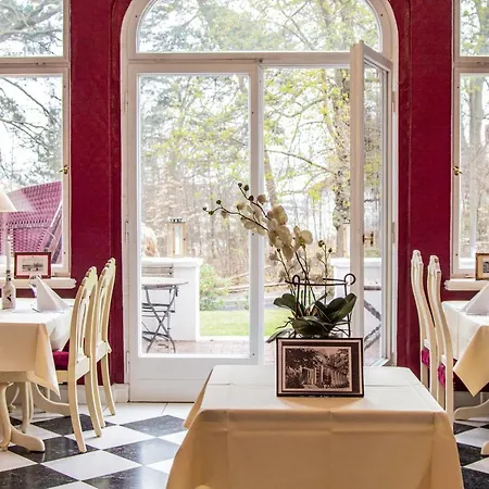 ホテル Meeressterne Weisses Schloss 3*
