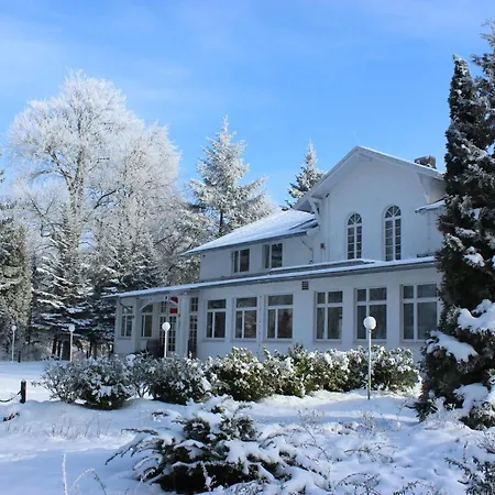 ホテル Meeressterne Weisses Schloss ゼーバート・ヘリングスドルフ
