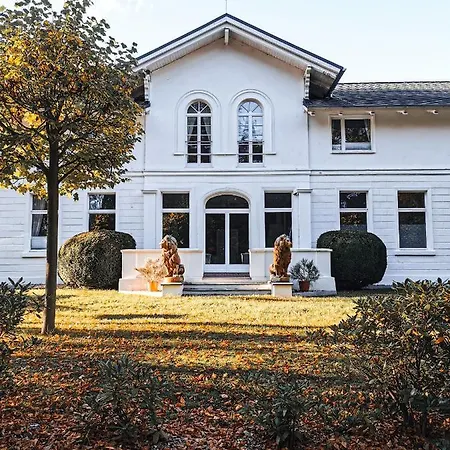 Meeressterne Weisses Schloss ホテル ゼーバート・ヘリングスドルフ