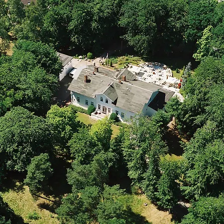 Meeressterne Weisses Schloss ホテル ゼーバート・ヘリングスドルフ